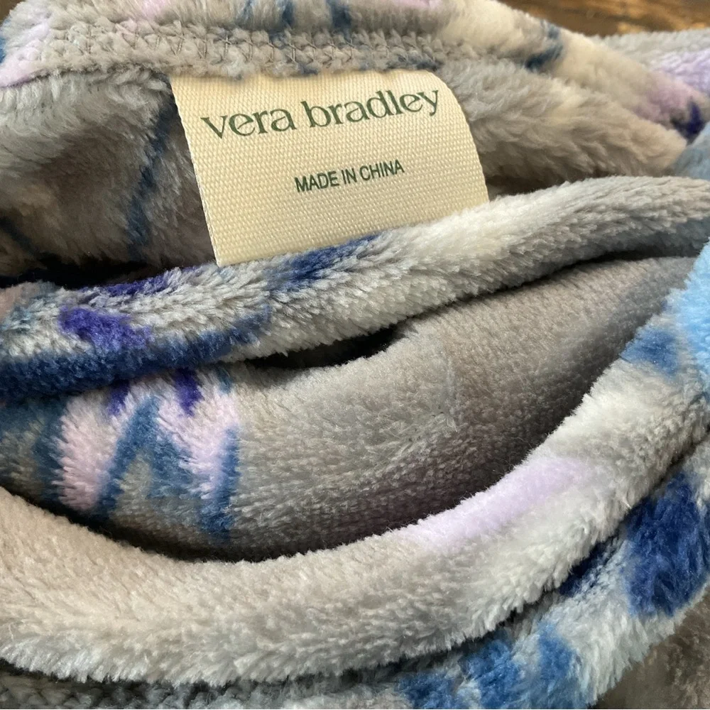 - 🌸 Vera Bradley NWT  50”x80 Throw Blanket